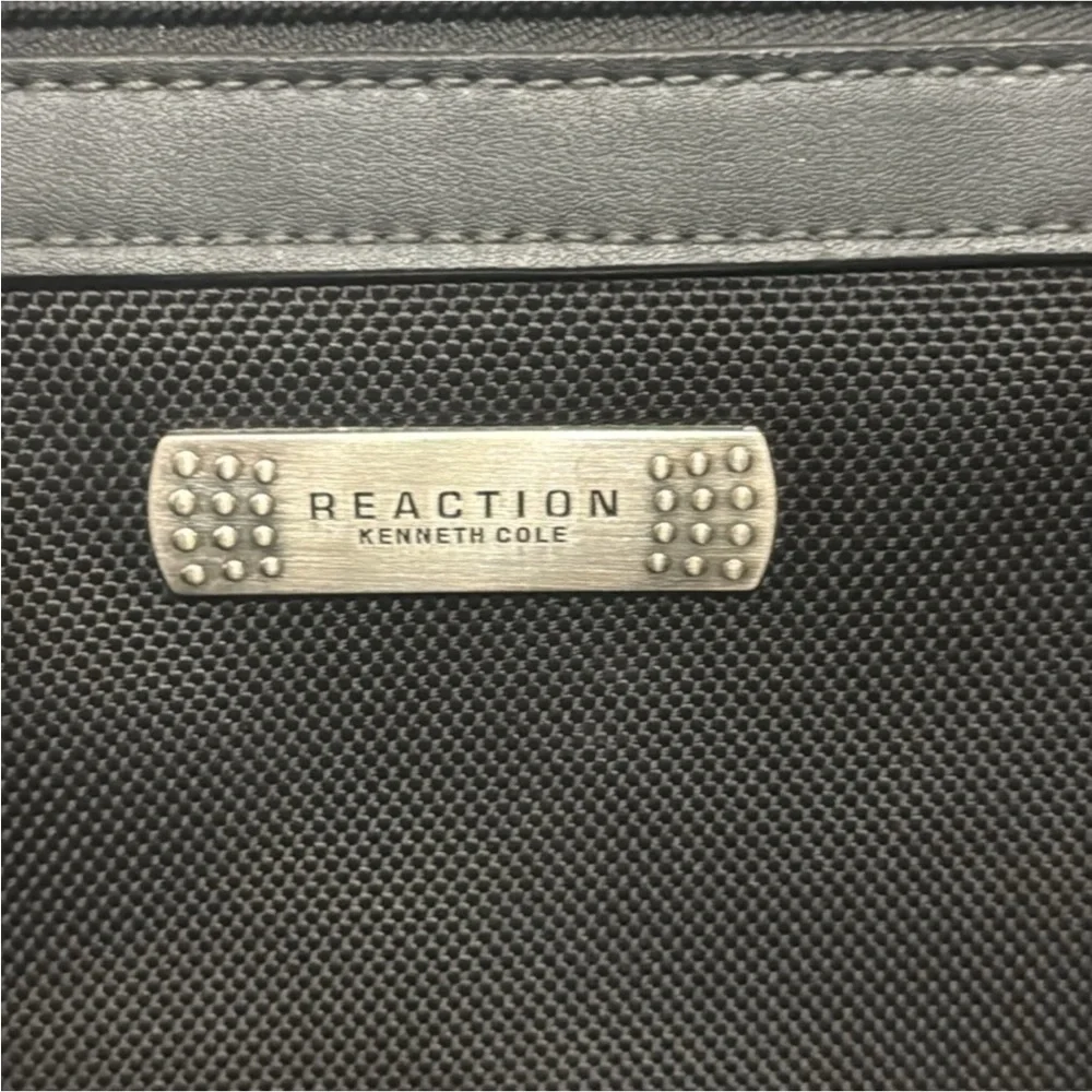 Authentic Kenneth Cole designer black laptop computer messenger bag